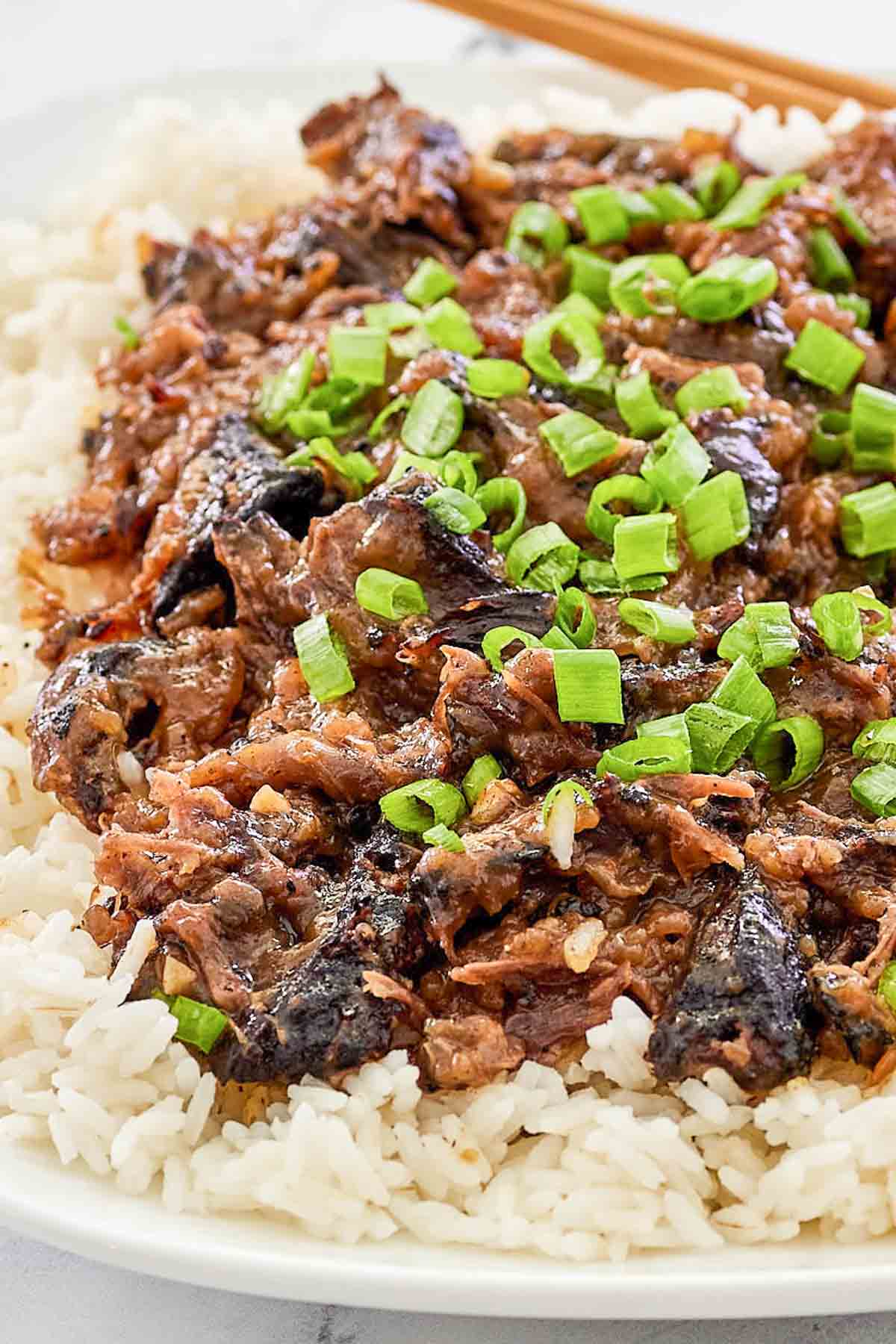 Asian short ribs and rice on a platter.