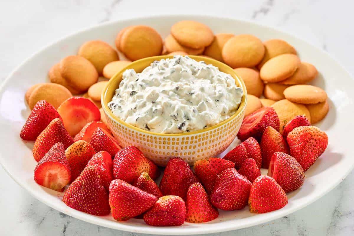 Booty dip, strawberries, and nilla wafers on a platter.